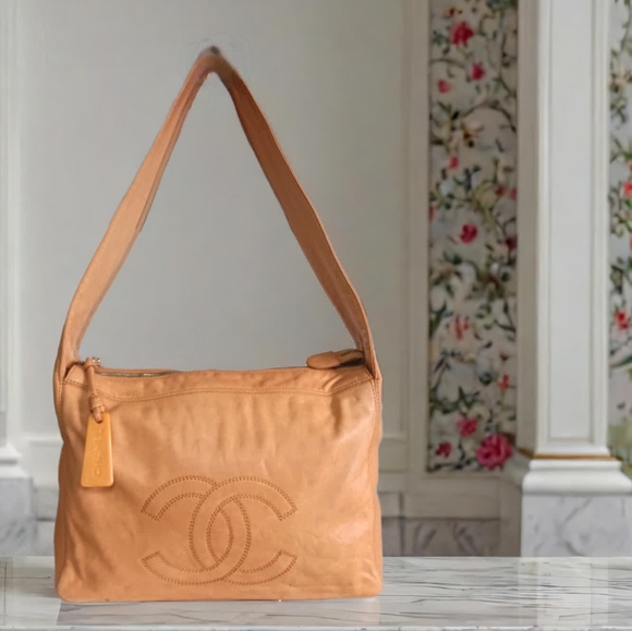 CHANEL Vintage CC Logo Mustard Lambskin Leather Shoulder Bag - Picture 2 of 16